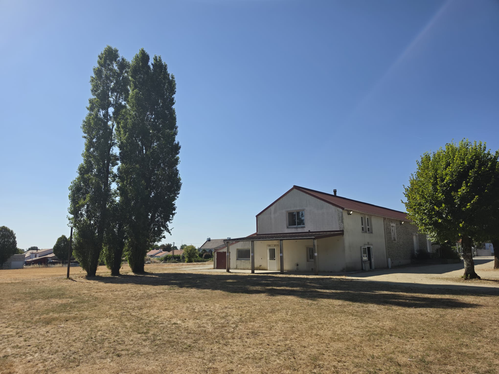 Terrain de boules près de la salle
